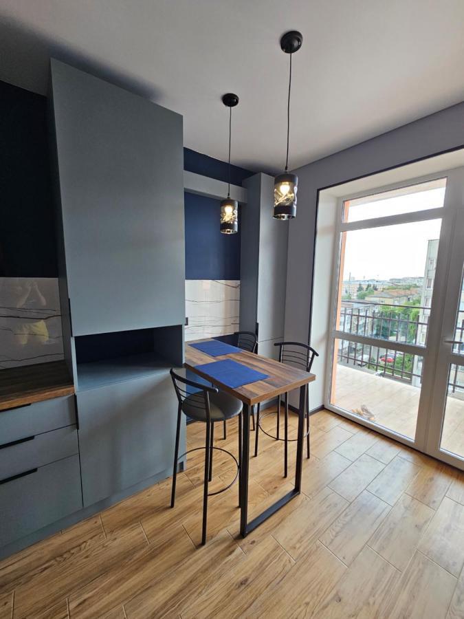жк дрім таун, район жд вокзала Apartment *