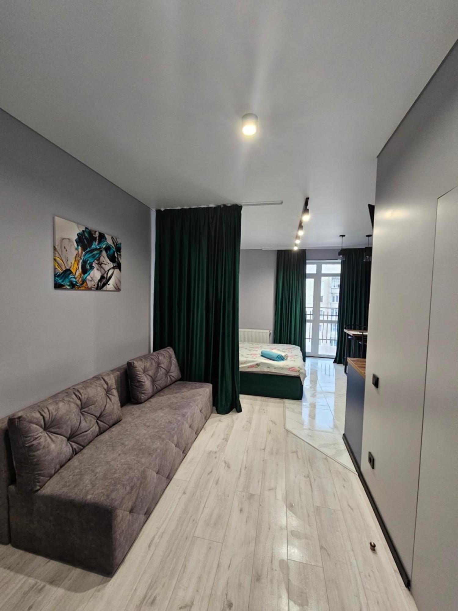 жк дрім таун, район жд вокзала Apartment *